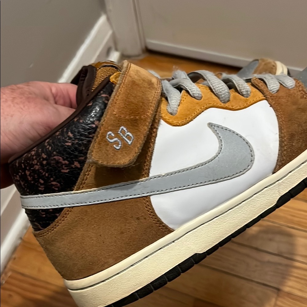 Nike SB Dunk Mid Fender Bass - Picture 11 of 12